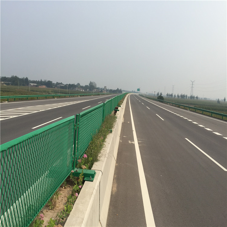高速公路護欄網案例展示圖片2